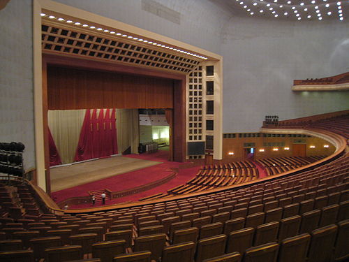 500px-GreatHall_auditorium